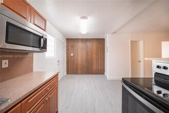 435 SW 33rd Ave in Miami, FL - Building Photo - Building Photo