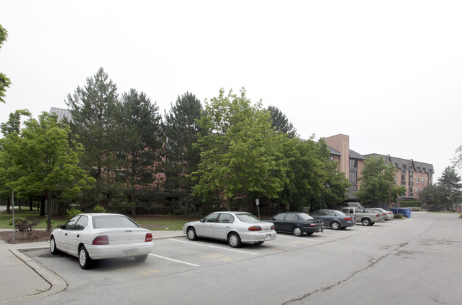 Knox Heritage Place Apartments in Oakville, ON - Building Photo - Building Photo