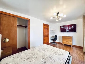 Furnished room/NOT APARTMENT in Queens, NY - Building Photo - Building Photo