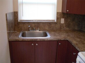 1675 NE 150th St in Miami, FL - Building Photo - Building Photo