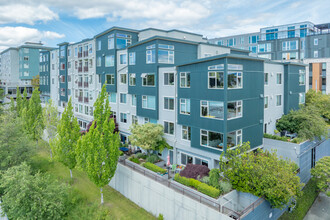 Welch Plaza in Seattle, WA - Building Photo - Building Photo