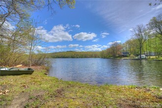 389C Wyassup Rd in North Stonington, CT - Building Photo - Building Photo