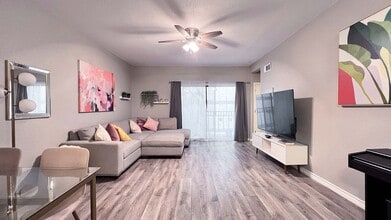 1908 San Antonio St, Unit 202 in Austin, TX - Building Photo - Building Photo