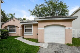 9845 NW 9th Ct in Plantation, FL - Building Photo
