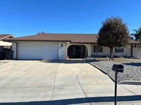 26210 Columbia St in Hemet, CA - Building Photo