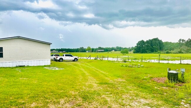 2436 Bay Lake Loop in Groveland, FL - Building Photo - Building Photo