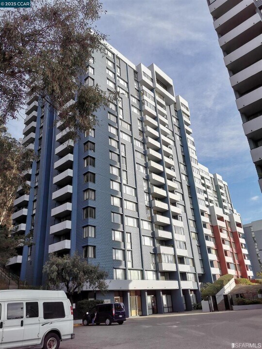 555 Pierce St in Albany, CA - Building Photo