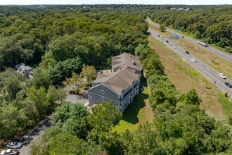 Huntington Place in Trumbull, CT - Foto de edificio - Building Photo