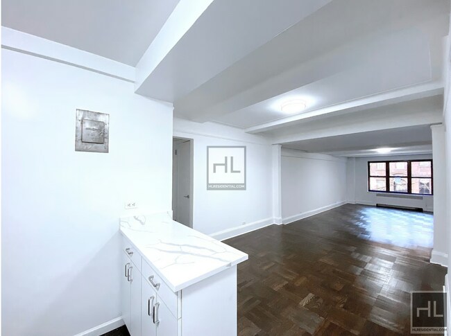EAST 38 STREET, Unit 3A in New York, NY - Building Photo - Building Photo