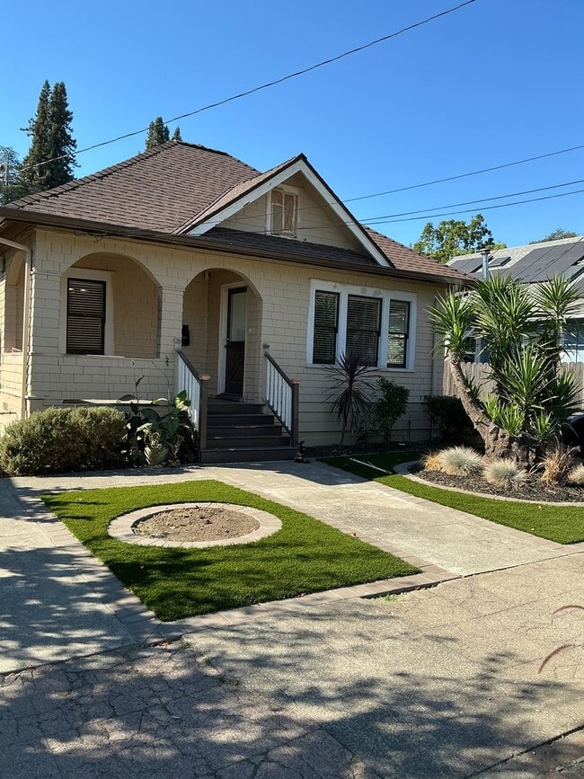 property at 1733 3rd St