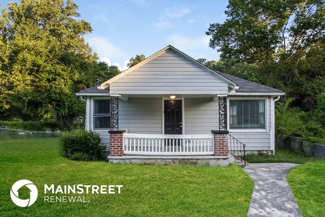 2031 Chicago Ave NW in Atlanta, GA - Building Photo