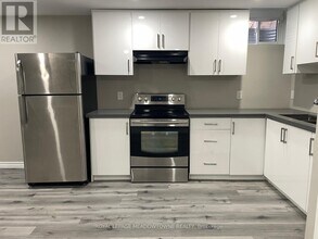 1600 Stevenson St in Milton, ON - Building Photo - Building Photo