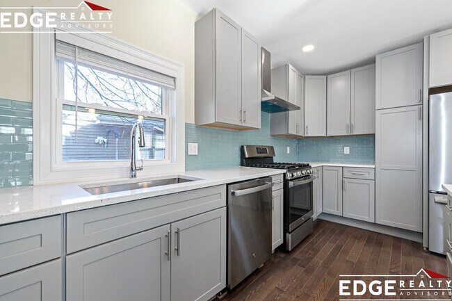 232 Fulton St, Unit 1 in Medford, MA - Building Photo - Building Photo