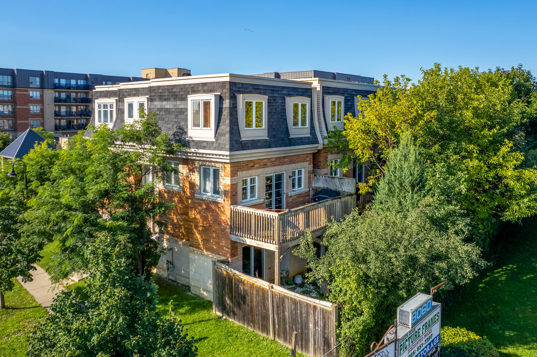 8050 Islington Av in Vaughan, ON - Building Photo