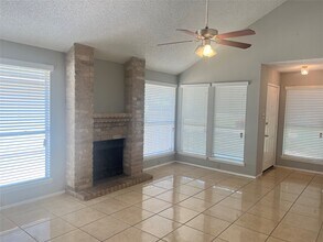 13643 Vickston Ln in Houston, TX - Building Photo - Building Photo