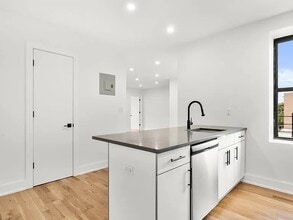 32-86-86 33rd St in Queens, NY - Building Photo - Building Photo