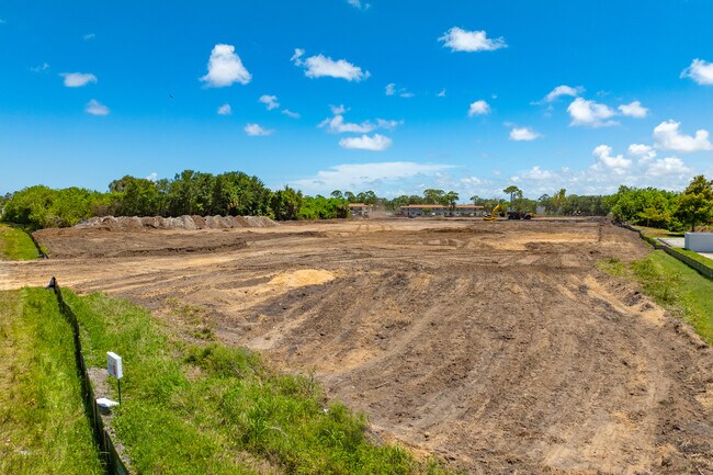 555 Fortenberry Rd in Merritt Island, FL - Building Photo - Primary Photo