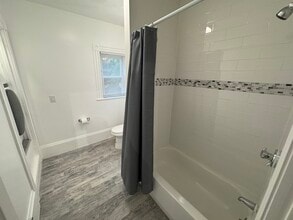 35 Cameron Ave, Unit 2 in Somerville, MA - Foto de edificio - Building Photo