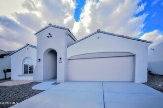 705 Paseo De La Reina St in Horizon City, TX - Building Photo - Building Photo