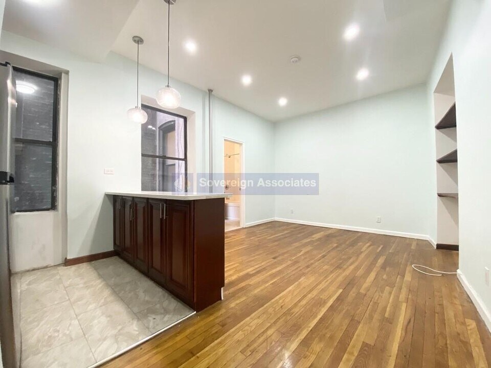 240 W 104th St in New York, NY - Building Photo