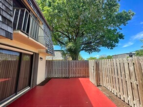 63 Lake Arbor Dr in Palm Springs, FL - Building Photo - Building Photo