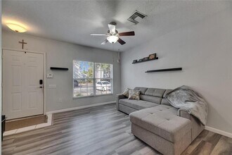 2362 Lake Woodberry Cir in Brandon, FL - Building Photo - Building Photo
