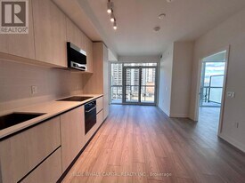 120 Broadway Ave in Toronto, ON - Building Photo