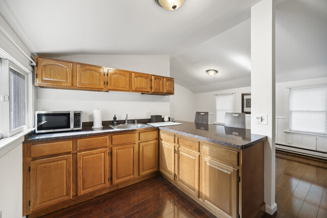 29 Mansfield St, Unit #2 in Bethel, CT - Building Photo - Building Photo