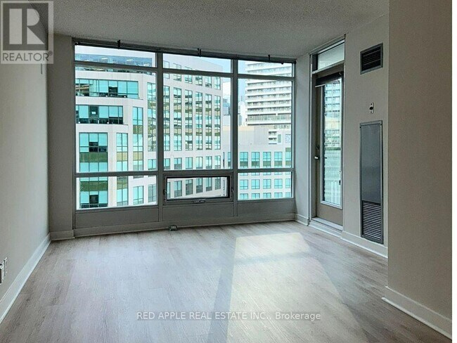 361 Front St W in Toronto, ON - Building Photo - Building Photo