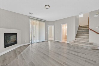 8755 Salvestrin Point Ave in Las Vegas, NV - Foto de edificio - Building Photo