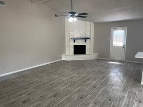 2434 Long Reach Dr in Sugar Land, TX - Building Photo - Building Photo