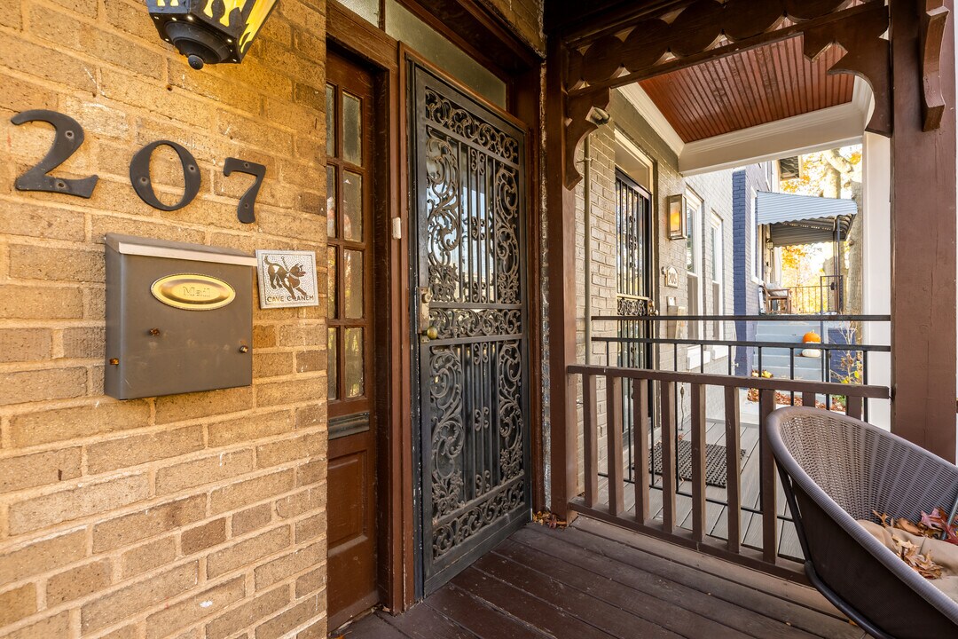 207 V St NE in Washington, DC - Building Photo