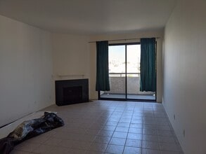 2491 Purdue Ave, Unit 316 in Los Angeles, CA - Foto de edificio - Building Photo
