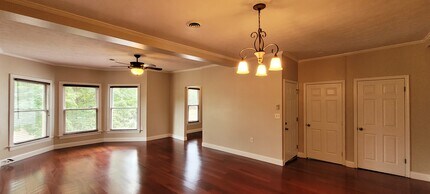 350 Euclid Ave, Unit A in Elmira, NY - Building Photo - Building Photo