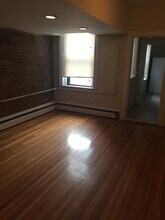 36 Orkney Rd, Unit B in Boston, MA - Foto de edificio - Building Photo