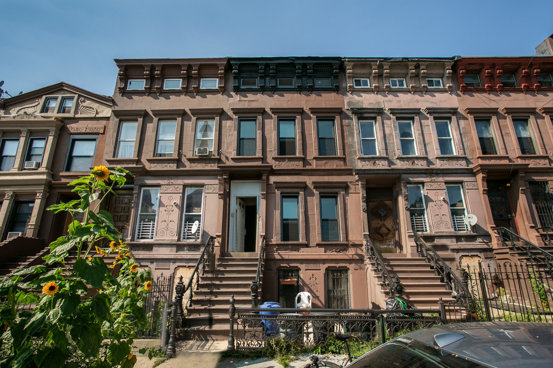 829 Greene Ave in Brooklyn, NY - Building Photo