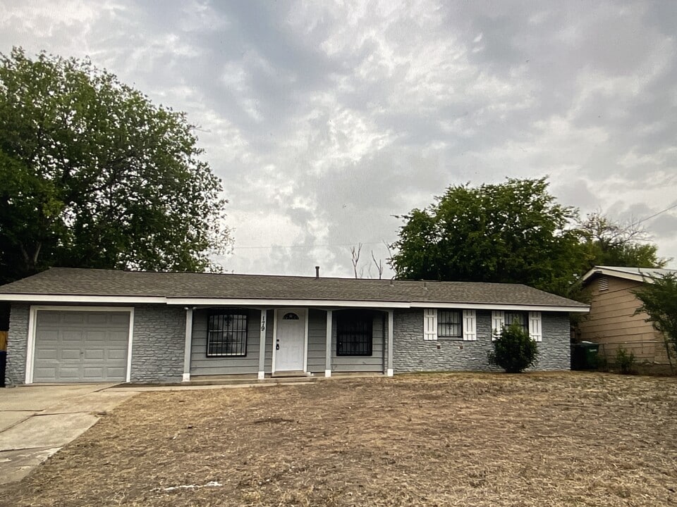 179 Shadow Valley Dr in San Antonio, TX - Building Photo