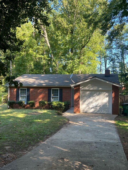 5024 Valley Ct in Oakwood, GA - Building Photo