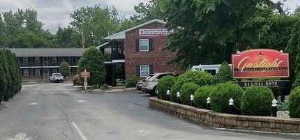 Gaslight Square Apartments in New Albany, IN - Building Photo - Building Photo
