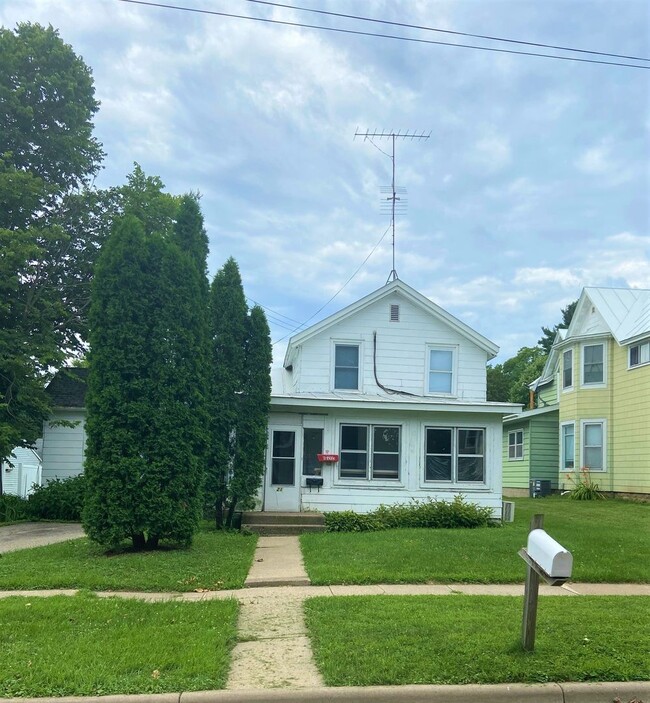 212 Youlon St N in West Salem, WI - Building Photo - Building Photo