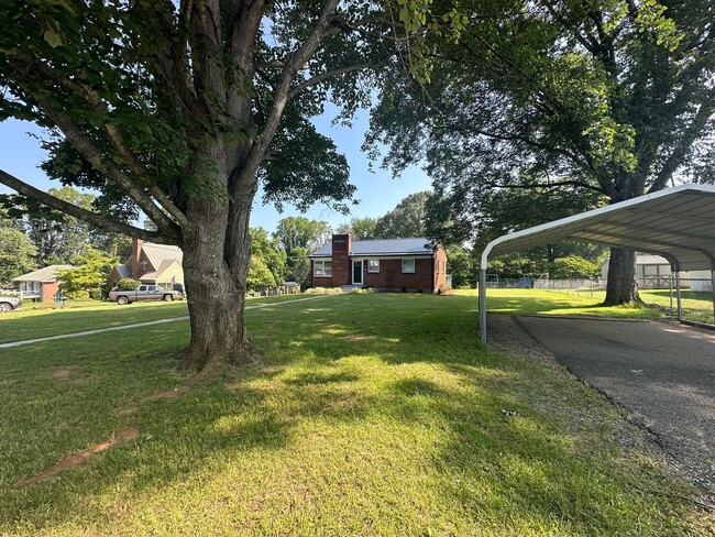 405 Monticello Ave in Lynchburg, VA - Building Photo - Building Photo