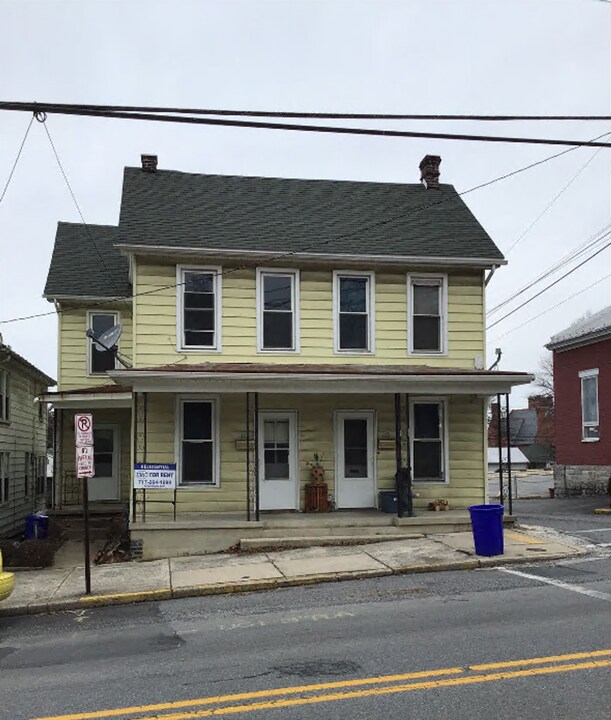 113 E Orange St in Shippensburg, PA - Building Photo