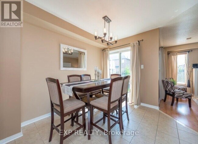 30 Deerwood Crescent in Richmond Hill, ON - Building Photo - Building Photo