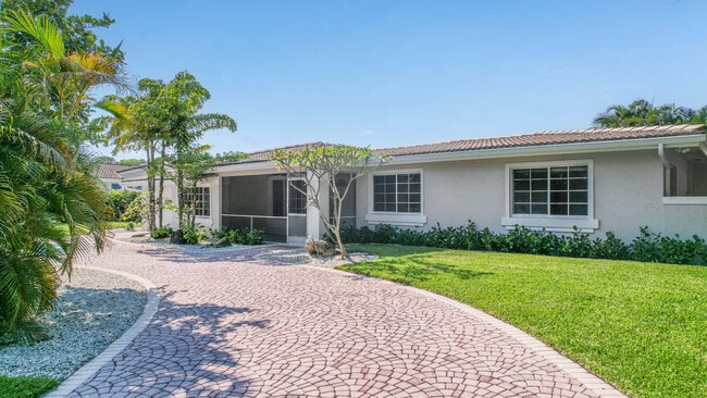 2265 NE 24th St in Lighthouse Point, FL - Building Photo - Building Photo