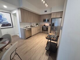 685 W 72nd Pl, Unit A1 in Hialeah, FL - Building Photo