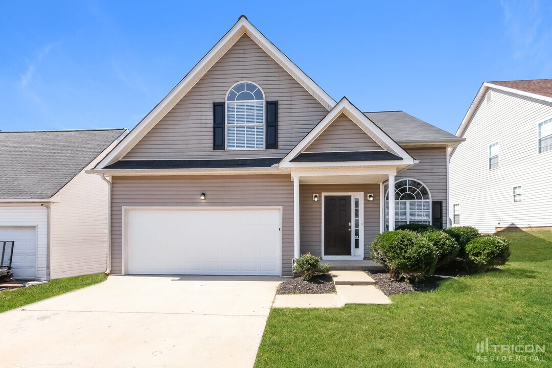 315 Hazelhurst Dr in Covington, GA - Building Photo