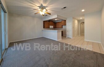 5815 Parkstone Crossing Dr in Jacksonville, FL - Building Photo - Building Photo