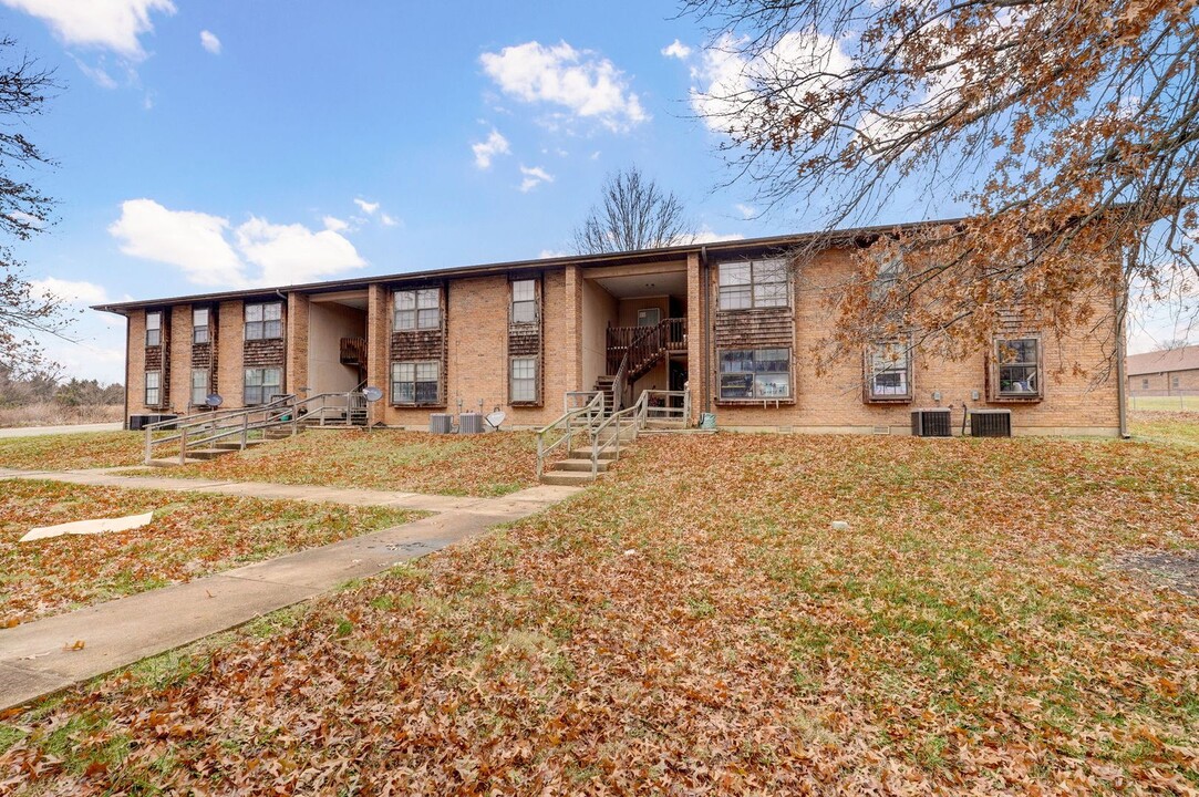 932 New Buffalo Rd in Lebanon, MO - Building Photo