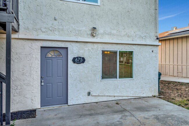 675 Sunset Dr-Unit -Unit 1 in Vista, CA - Building Photo - Building Photo