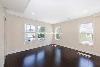 120 Jerome St, Unit 1 in Medford, MA - Foto de edificio - Building Photo